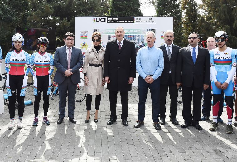 Prezident İlham Əliyevə BMX üzrə dünya çempionatının ilk bileti təqdim edilib