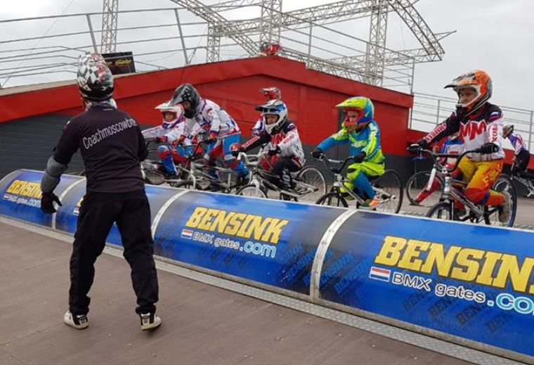 Rusiyanın yeniyetmə BMX velosipedçiləri Bakıdadır